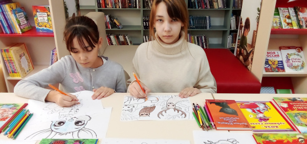 Творческое занятие «Сказки о животных: читаем и рисуем» в центре семейного чтения «Открытая книга»