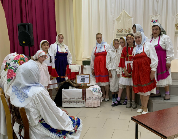 Познавательная программа «Секреты бабушкиного сундука» в Большеатменской сельской библиотеке