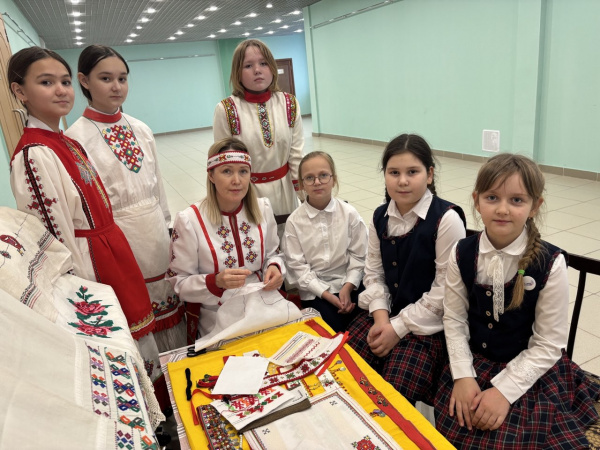 Урок краеведения «Красота чувашской вышивки» Урок краеведения «Красота чувашской вышивки»