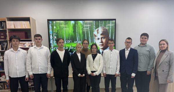 Литературный час «Есенинские чтения» в зале «Сила труда»  