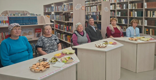 Вечер-встреча «Есть женщины в наших селеньях» в Атнарской сельской библиотеке
