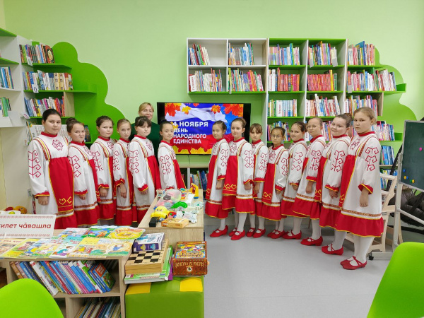 Исторический экскурс  «Немыслима Россия без имён» зале «Сила семьи»