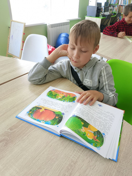 Беседа «Книжные новинки» в зале «Сила Семьи»