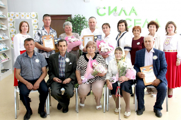 В День семьи любви и верности в «Сила земли» прошло чествование юбиляров супружеской жизни