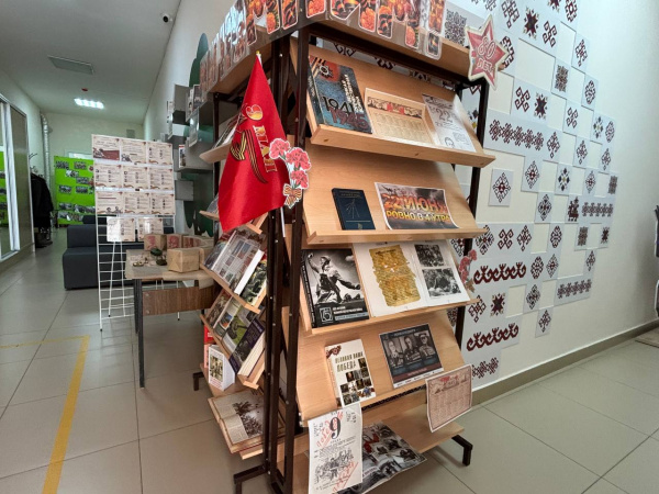 Книжно – иллюстративная выставка «Поклон тебе, Великая Победа!» в Центральной библиотеке
