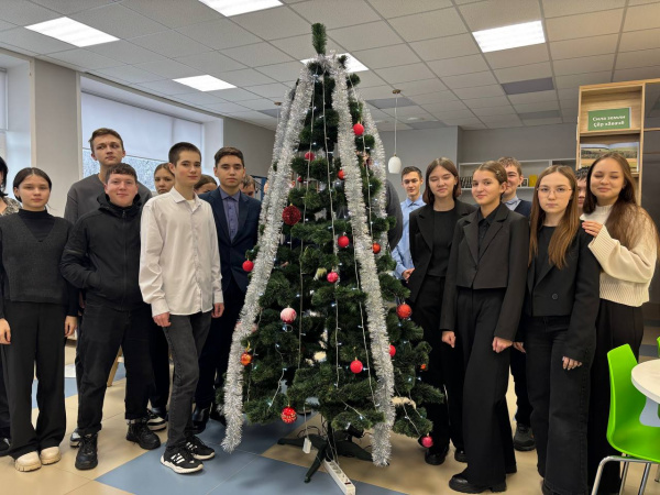 Новогодняя программа «Приходит Новый год и подарки несет»