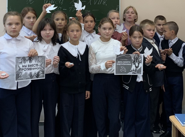 Информационный час «Терроризм – угроза обществу» в Большеатменской сельской библиотеке