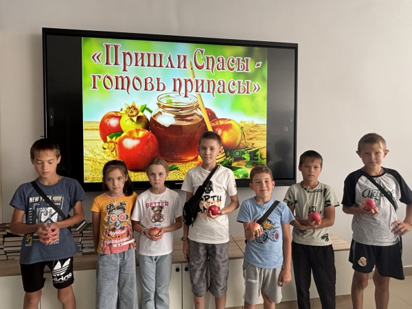 Час православной культуры «Август Спасами богат» в зале «Сила труда»