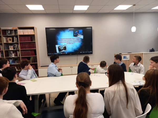 Час откровенного разговора «Пока беда не постучалась в дверь» в зале «Сила труда»