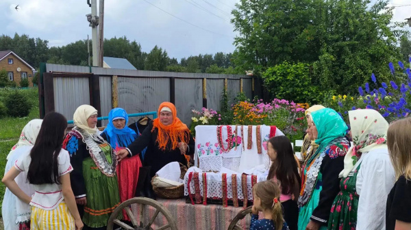 Познавательная программа "Чувашские костюмы" в Мочейской сельской библиотеке