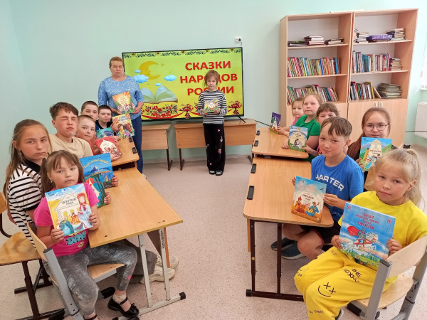 КРУГОкнижное путешествие «В сказку я открою дверь» в Питеркинской сельской библиотеке