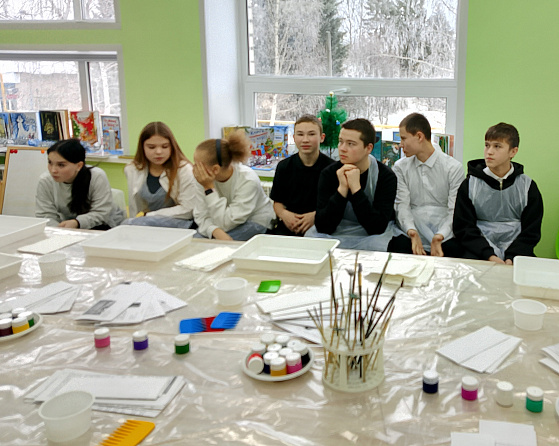 Живописный мир воды: погружение в искусство эбру на мастер-классе в зале «Сила семьи»