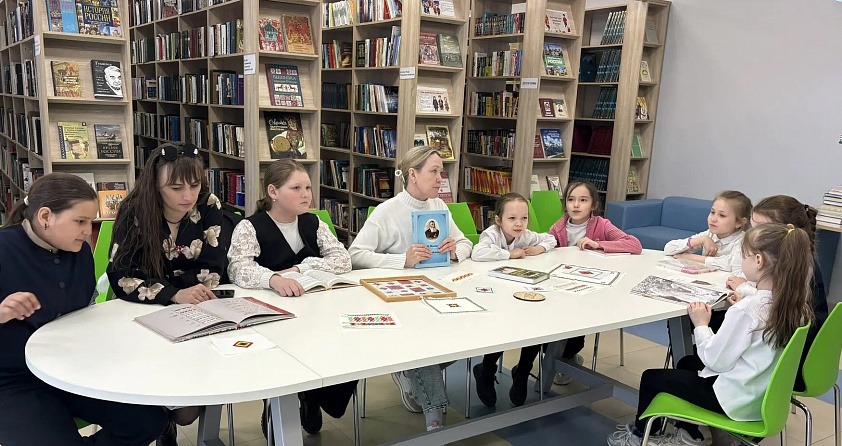 В зале «Сила труда» состоялся литературный час  «Ялан янра, чăваш чĕлхи!»