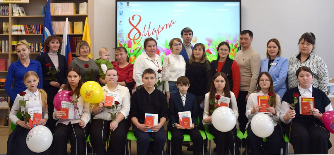 Торжественное вручение паспортов в зале «Сила труда» Торжественное вручение паспортов в зале «Сила труда»