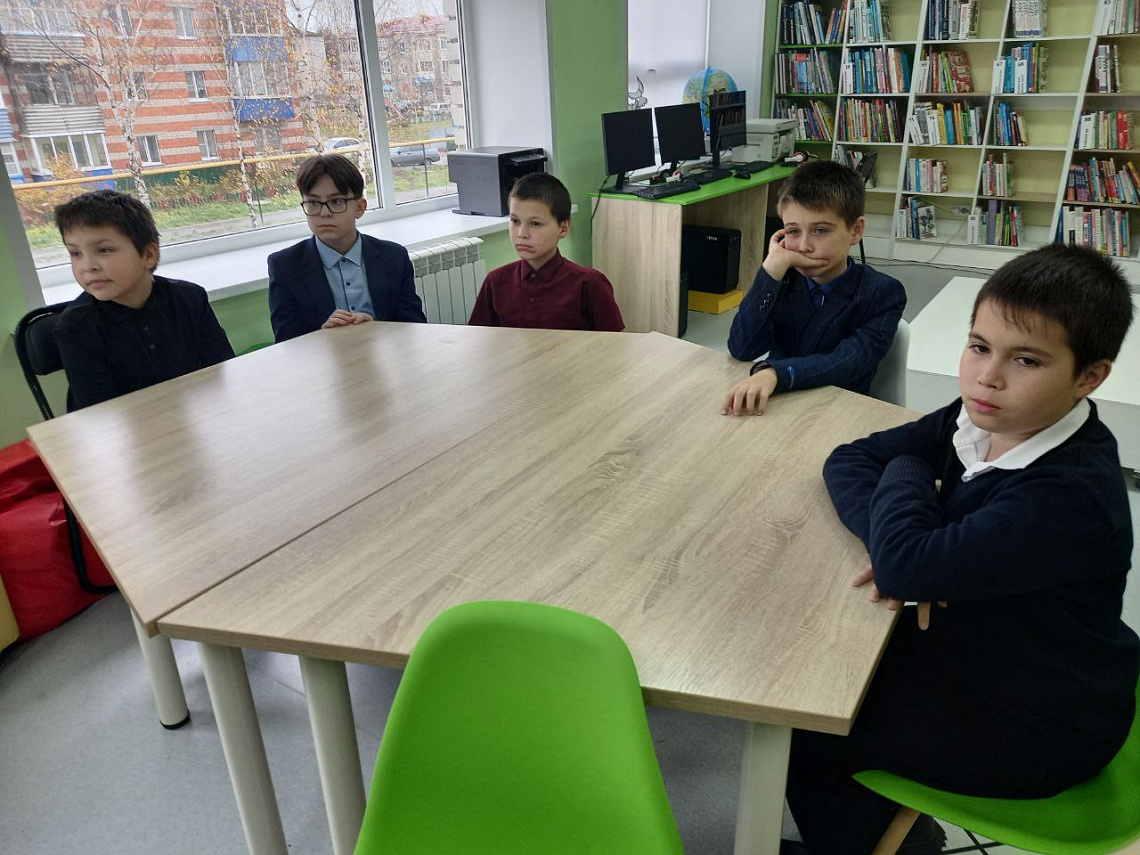 Патриотический час «Наши земляки — герои Великой Отечественной» в зале «Сила семьи» Патриотический час «Наши земляки — герои Великой Отечественной» в зале «Сила семьи»