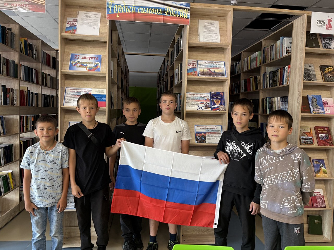Выставка «Гордый символ России» в зале «Сила труда» Выставка «Гордый символ России» в зале «Сила труда»