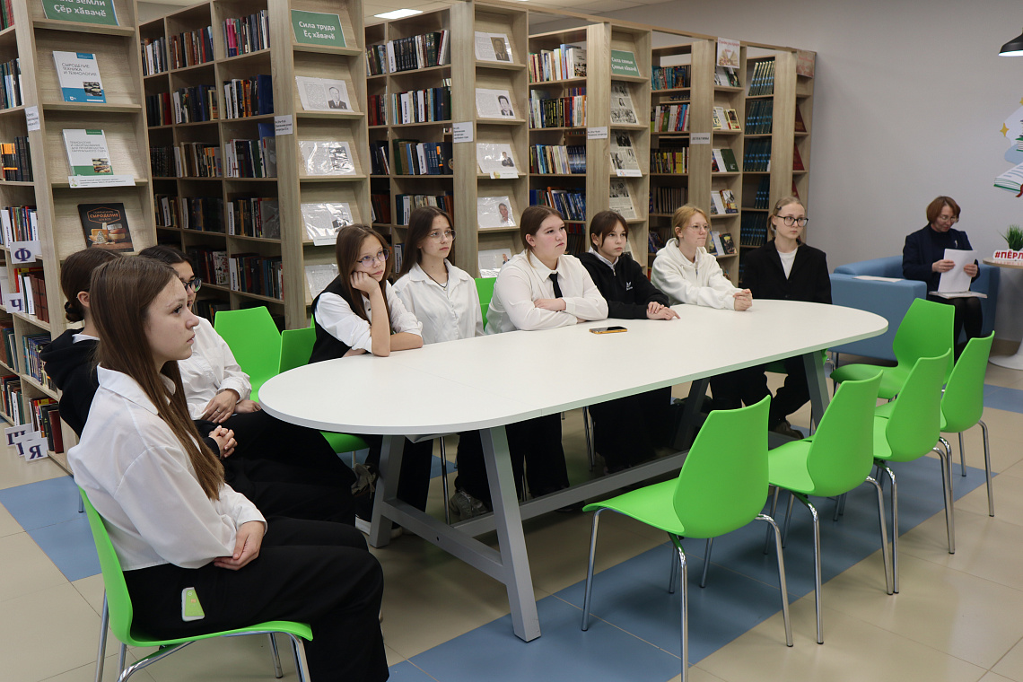 Час вопросов и ответов «А закон тебе знаком?» в зале «Сила труда»