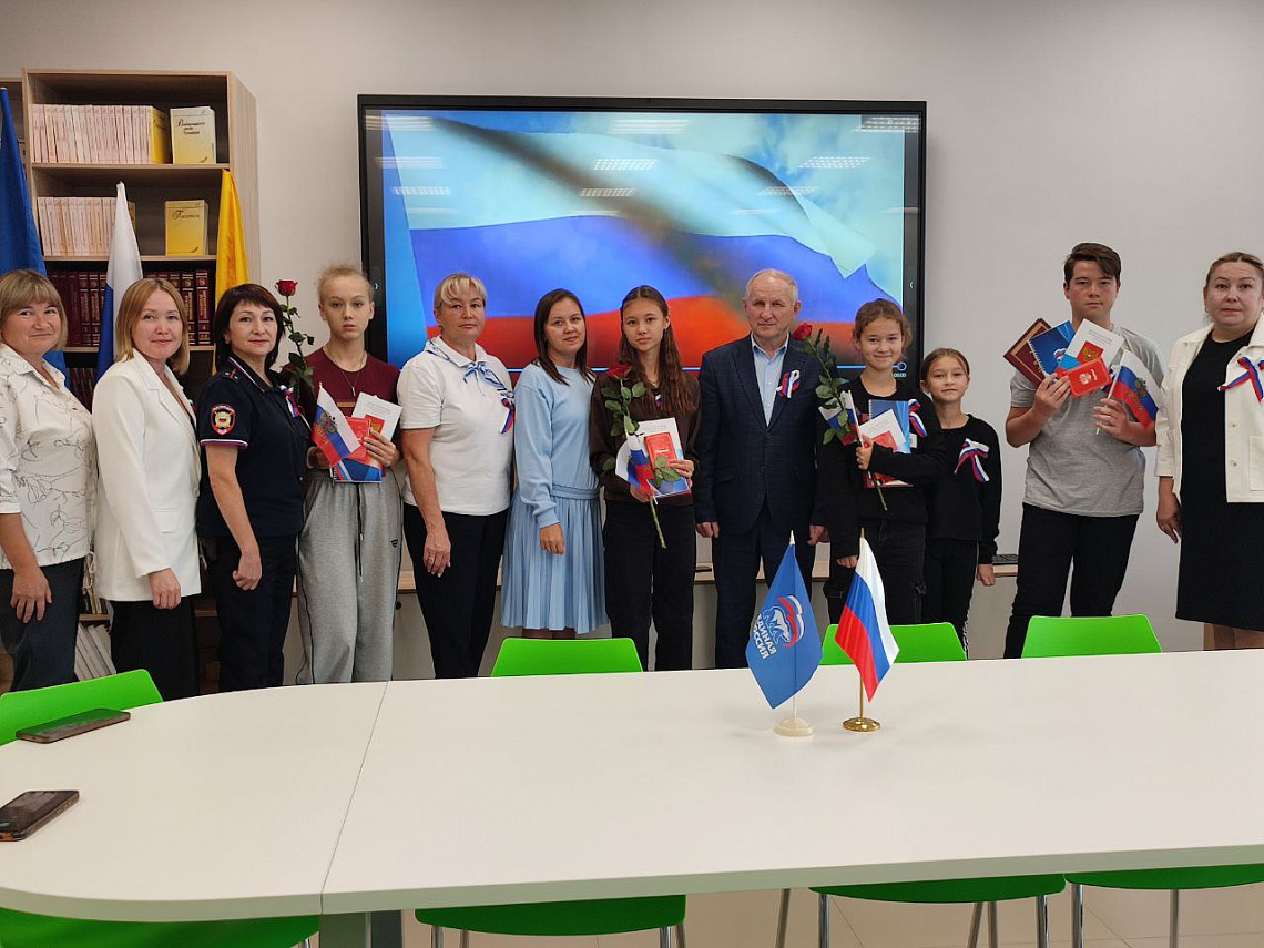 В ТОП «Молодежный центр» прошло торжественное вручение паспортов В ТОП «Молодежный центр» прошло торжественное вручение паспортов