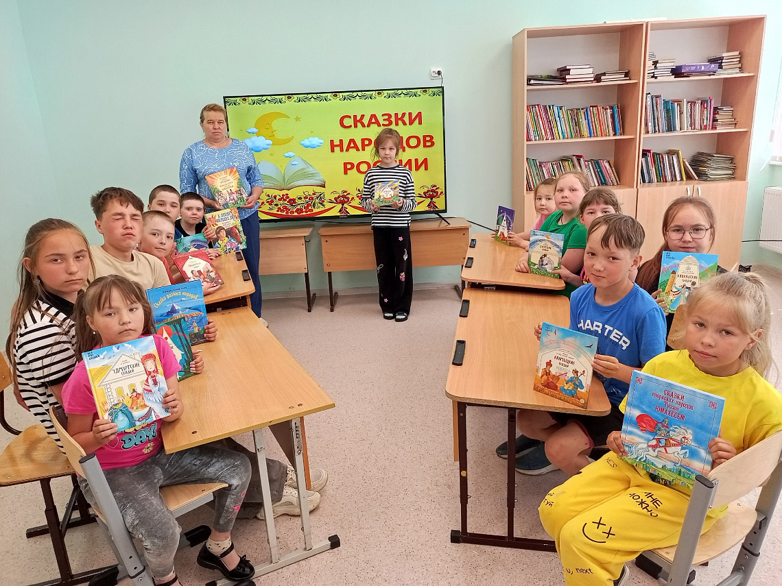КРУГОкнижное путешествие «В сказку я открою дверь» в Питеркинской сельской библиотеке
