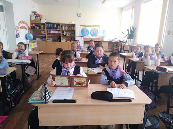 Литературный час «По дорогам сказок А.С. Пушкина» в зале "Сила Семьи"