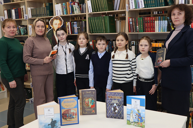 В Центральной библиотеке состоялась литературная гостиная «И вновь звучат стихи»