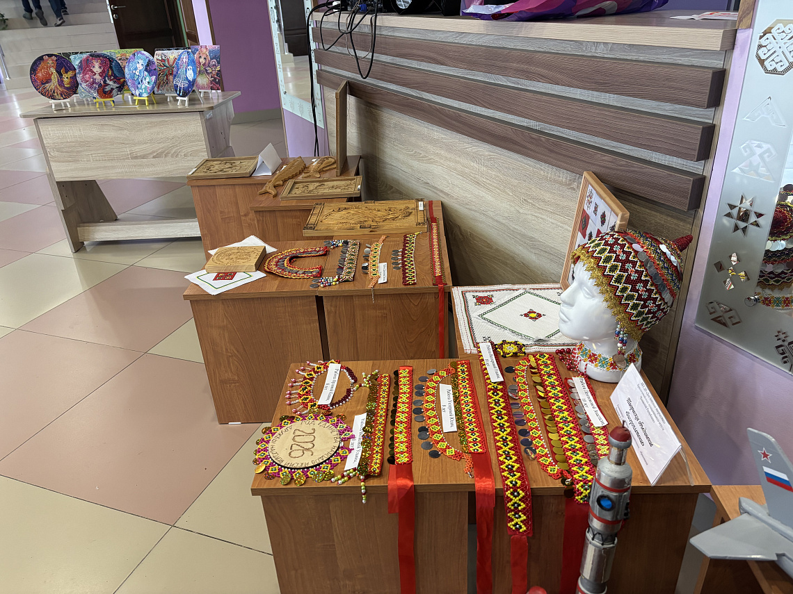 Клуб "Волшебный стежок" подготовил творческую выставку