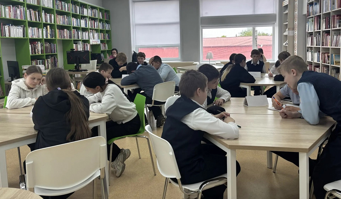  В зале «Сила земли» прошла познавательная игра «Народов много — страна одна»