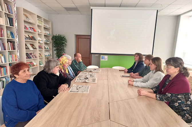 В читальном зале "Сила Земли" провели информационный час "Банковская карта. Безопасное использование"
